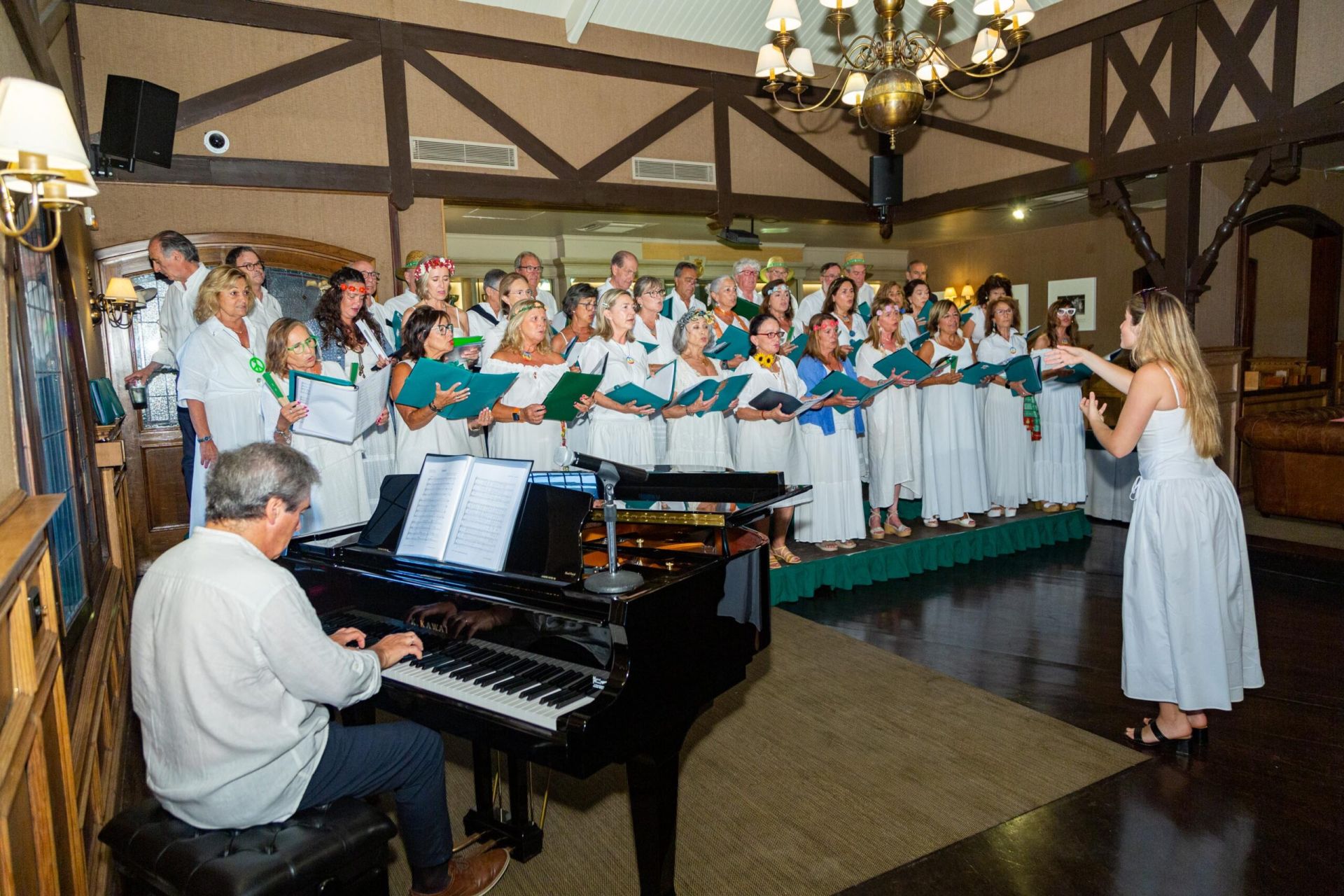 ♔ Álbum de fotografías del concierto de verano del Coro de la Real Sociedad de Tenis de la Magdalena