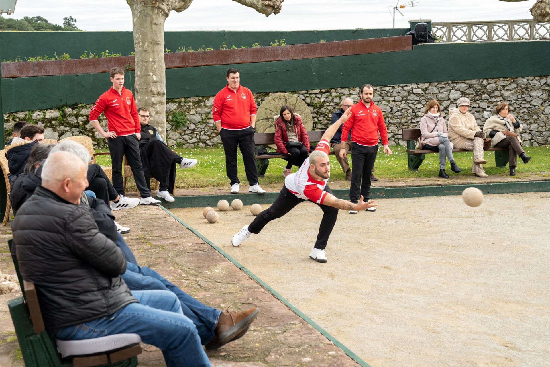 ♔ Álbum de fotografías del Partido de Exhibición de Bolos de División de Honor