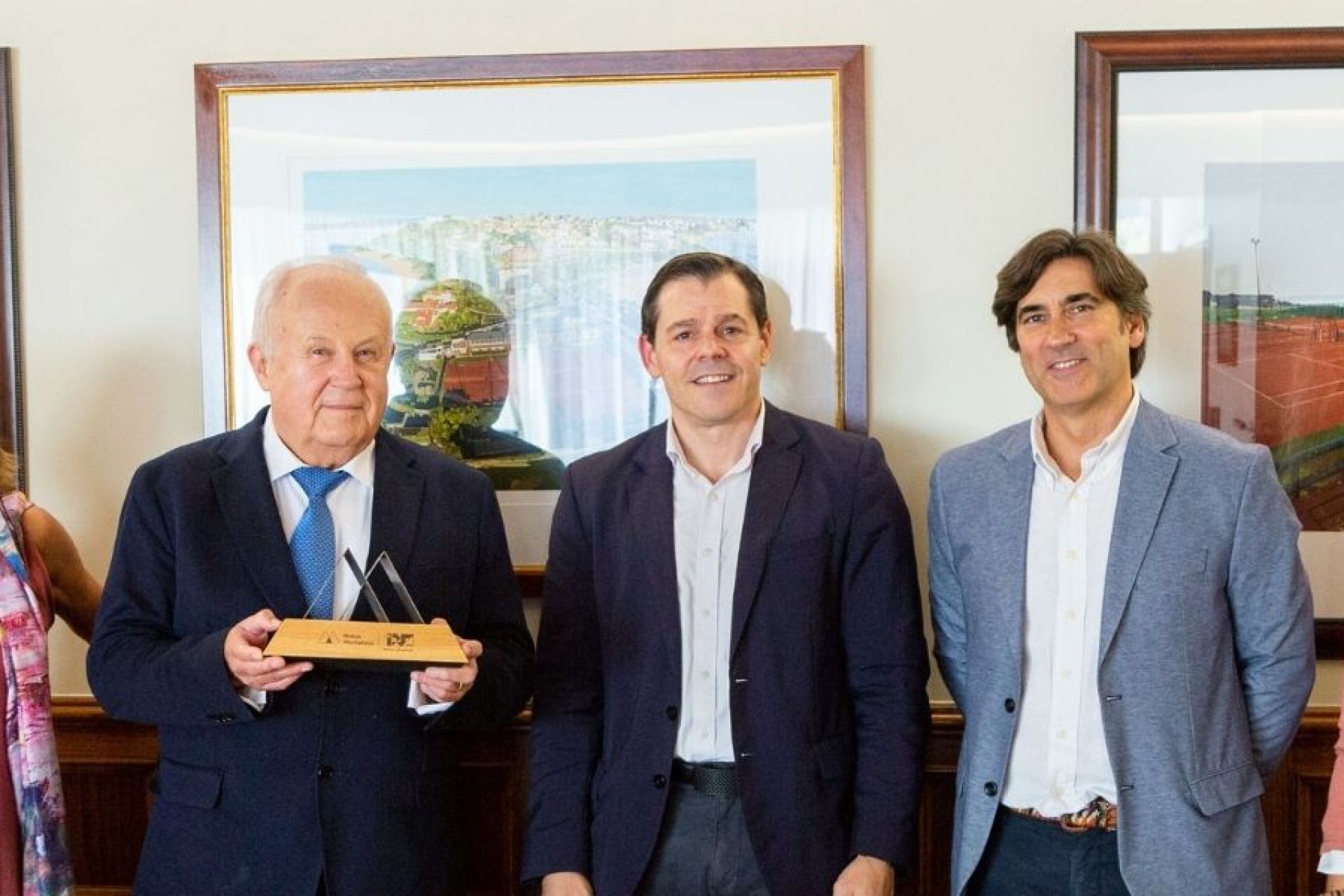 ♔ Mutua Montañesa entrega a la RSTM un galardón conmemorativo con motivo de su 120 aniversario