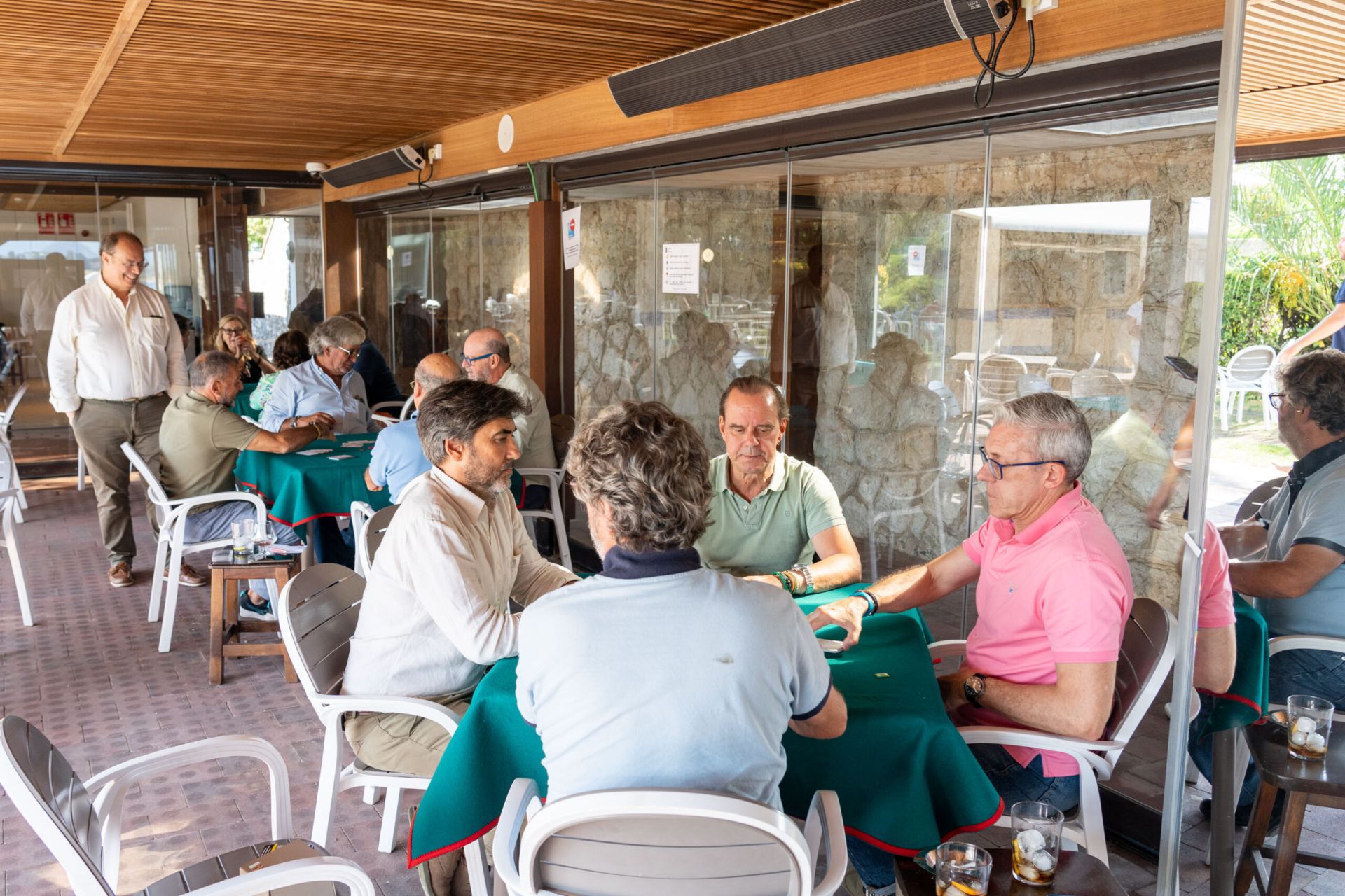 ♔ Álbum de fotografías de la comida y Maratón de Mus y Dominó Verano 2025