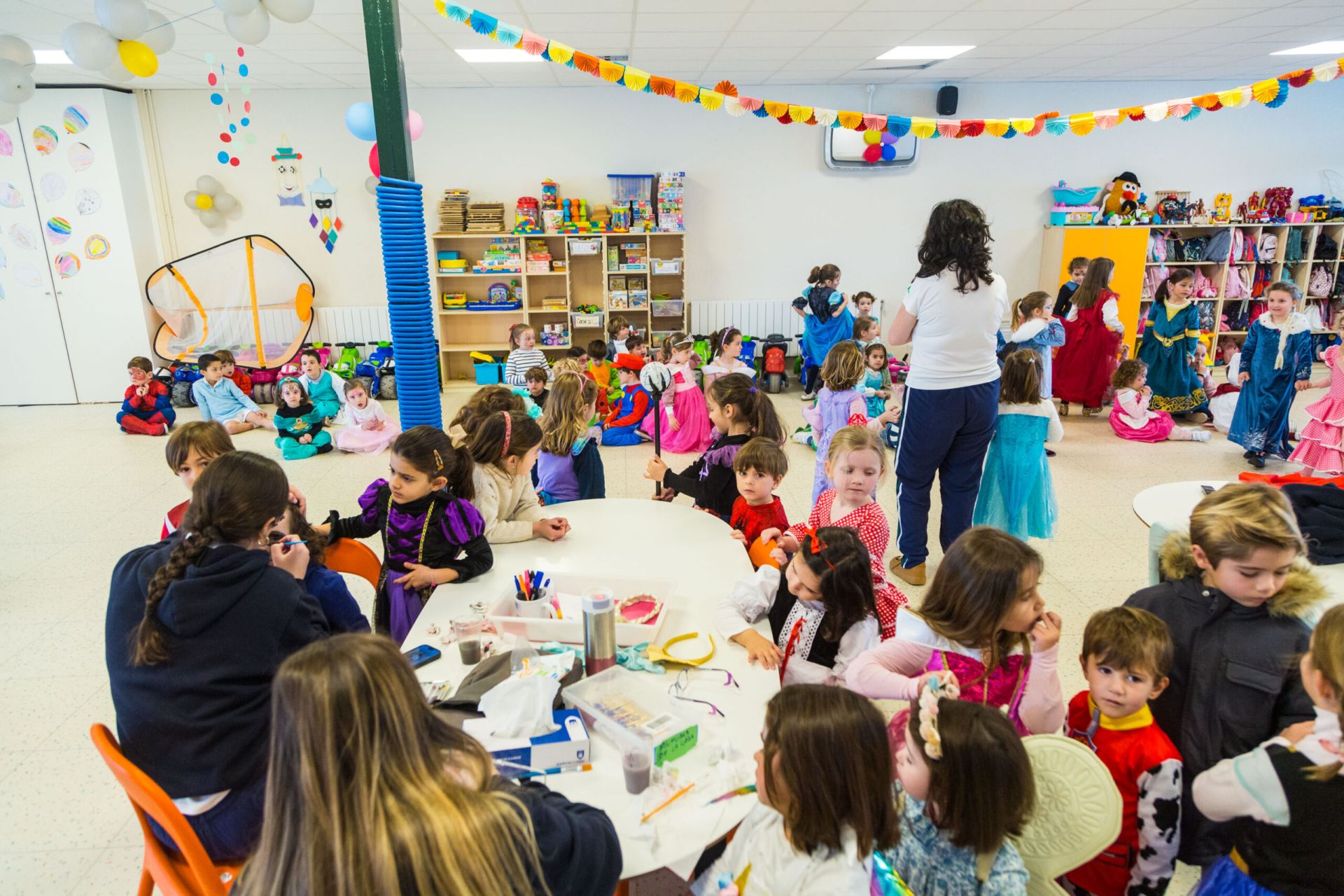 ♔ Álbum de fotografías del Carnaval en la guardería del Club Juvenil