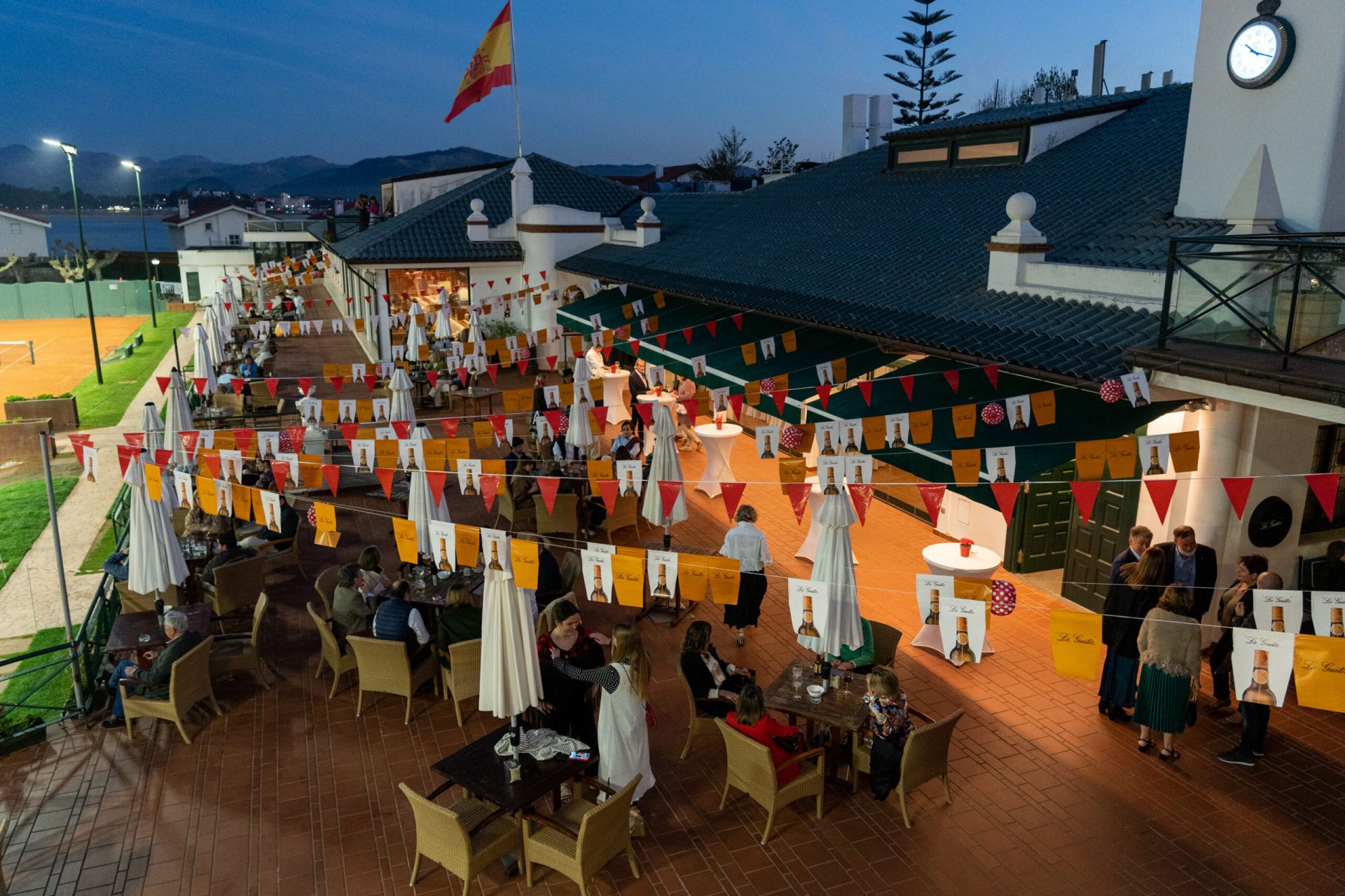 ♔ Álbum de fotografías de la Feria de Abril en el Club