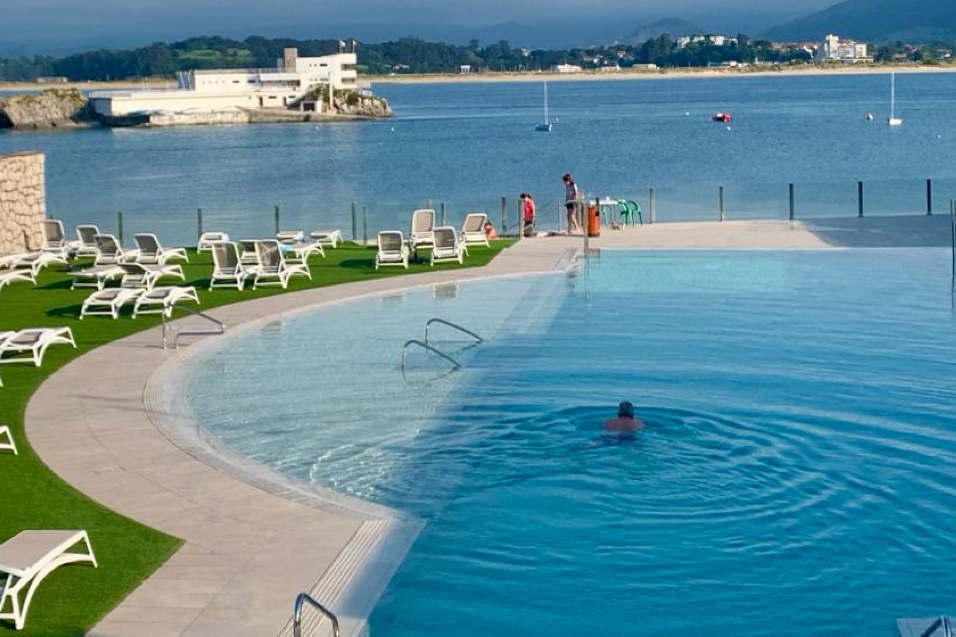 ♔ Mejoras en el acceso a la piscina de la Sección Náutica